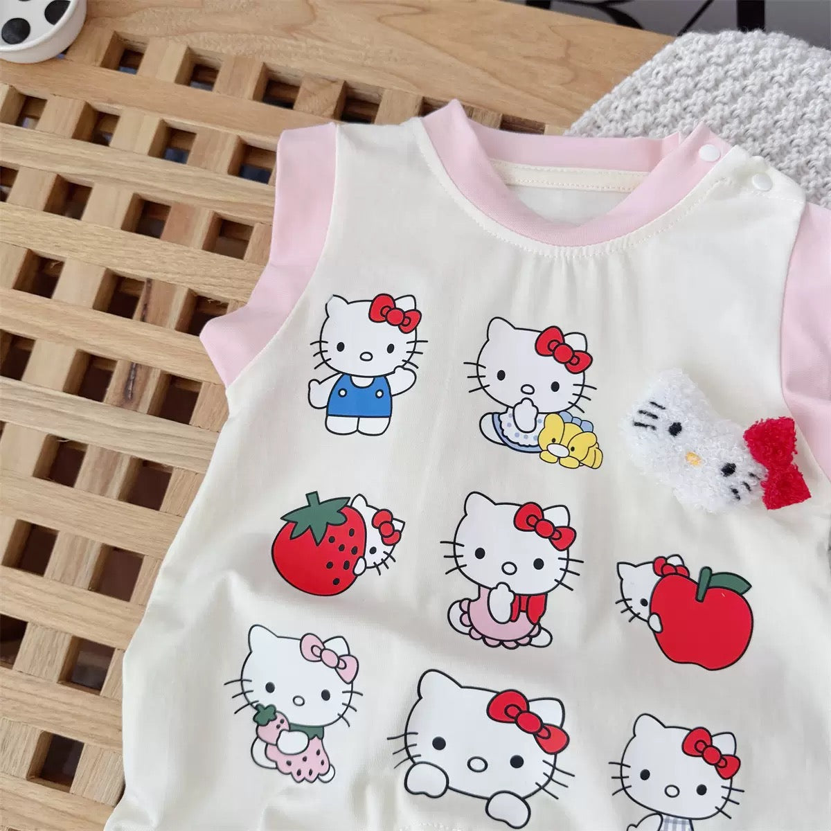 无袖粉Kitty连体衣